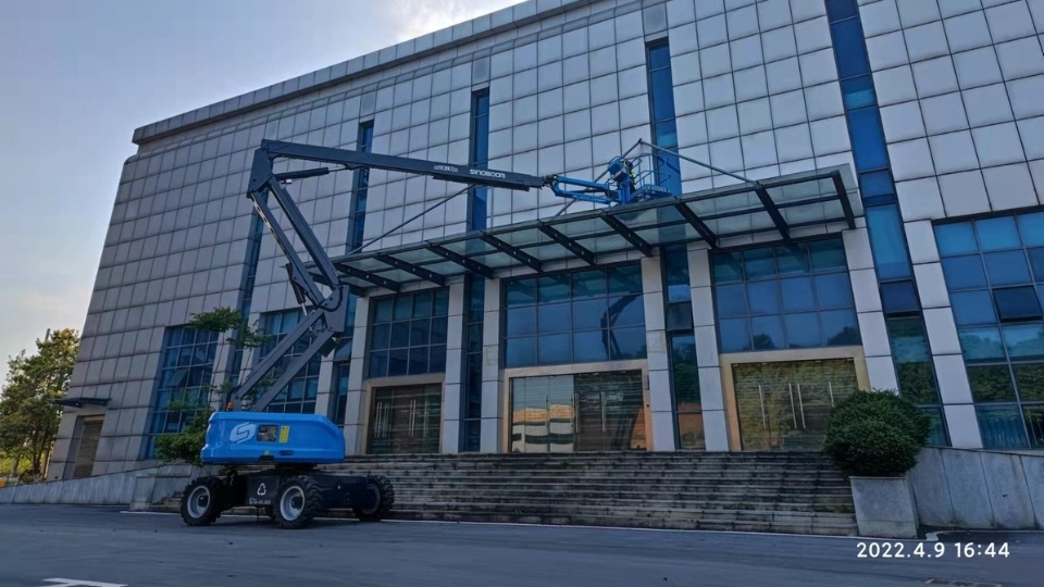 Konak Makaslı Eklemli Manlift, Makaslı Eklemli Manlift Konak, Konak Makaslı Eklemli Manlift Kiralama, Konak Makaslı Eklemli Manlift Kiralama Fiyatları